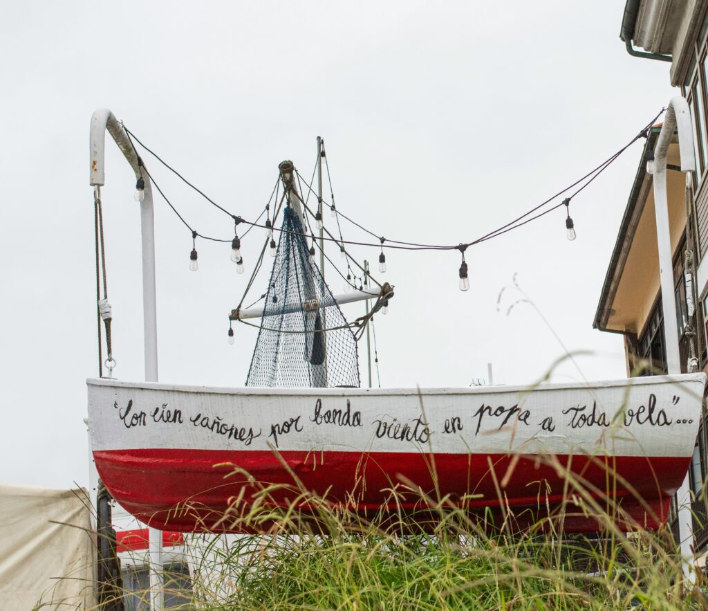 barco-hayffield Prohibición de licencias turísticas en Llanes.